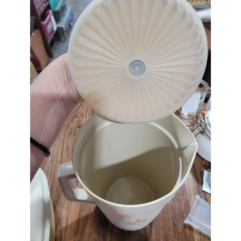 Gold Harvest Wheat Vintage Tupperware 2QT Pitcher 800-7 Push Button Lid 801-3